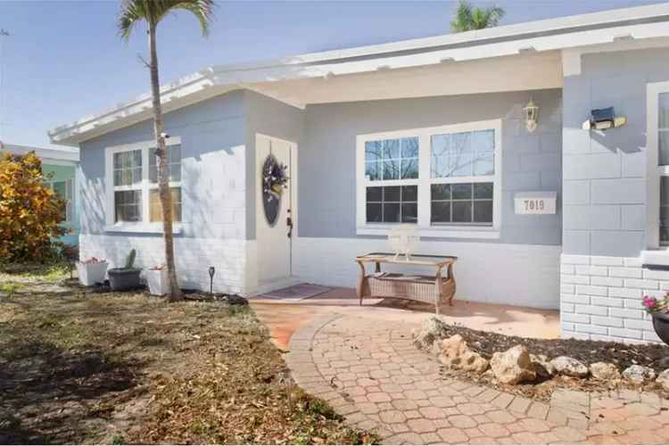 Beach Cottage Near Jungle Prada - Updated 3 Bed 2 Bath No HOA