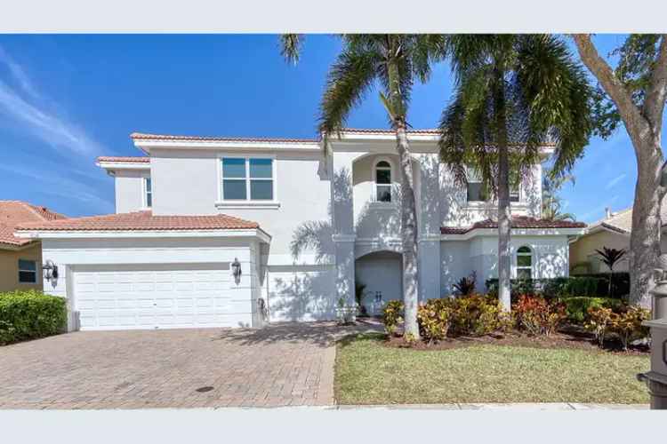 Courtyard Home with Pool and Lake Views in Gated Community