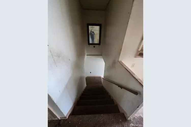 Ingleside Fixer-Upper: 2 Beds, Bonus Room, Parking, Ocean Ave Close