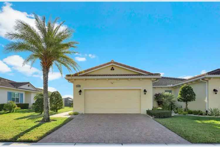 Beautifully Finished 2BR+Den Villa with Lake Views and Spacious Yard