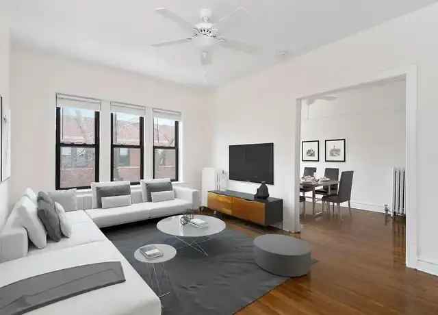 Vintage Charm Lakeview East Apartment