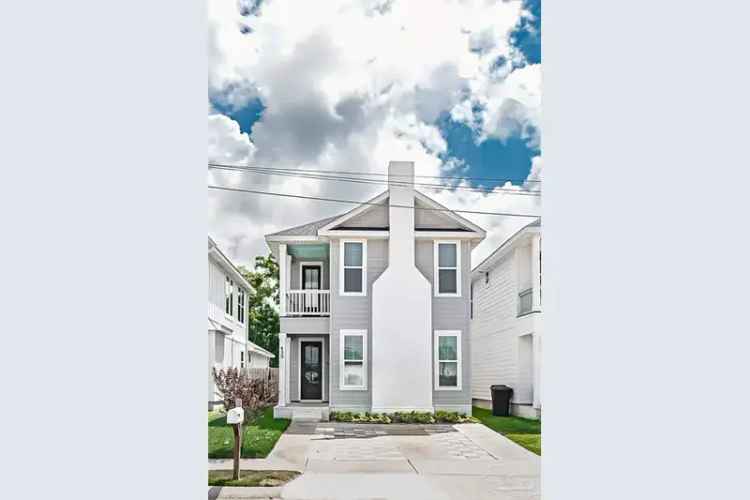 Luxury Downtown Home with Huge Backyard and Walkability