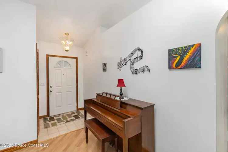 Charming 3-Bedroom 2-Bath Home with Canal View