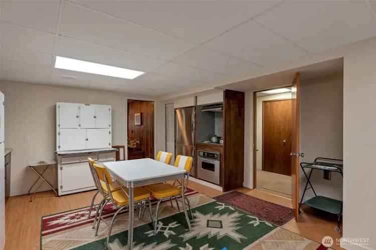 5 Bedroom 3 Bathroom House in Seattle - Pet Friendly