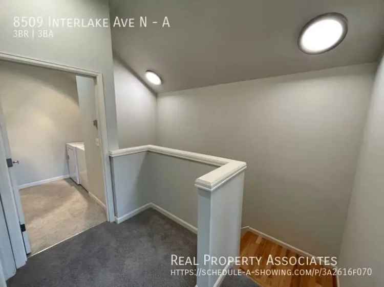 Greenlake Townhome 3 Beds 2 Baths Attached Garage