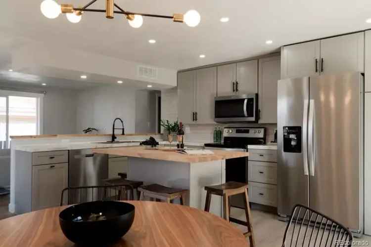 Charming 2-Bed 2-Bath Duplex Near Sloans Lake