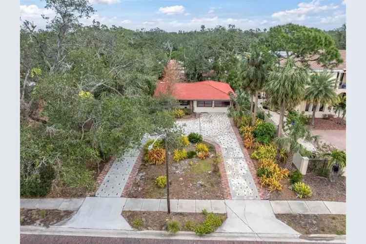 3-Bedroom Home in Jungle Prada St Pete with Pool