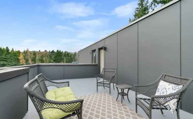 Modern 3-Bed Home with Rooftop Deck and Studio