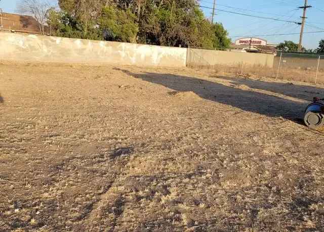 11750 Sqft Plaza with Retail, Apartments, Offices and Parking