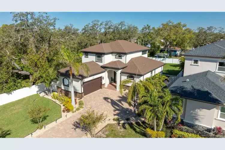 Spacious Modern Home Near Beach - Energy Efficient