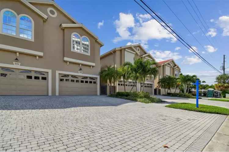 Elegant Townhouse with Pool and Private Courtyard
