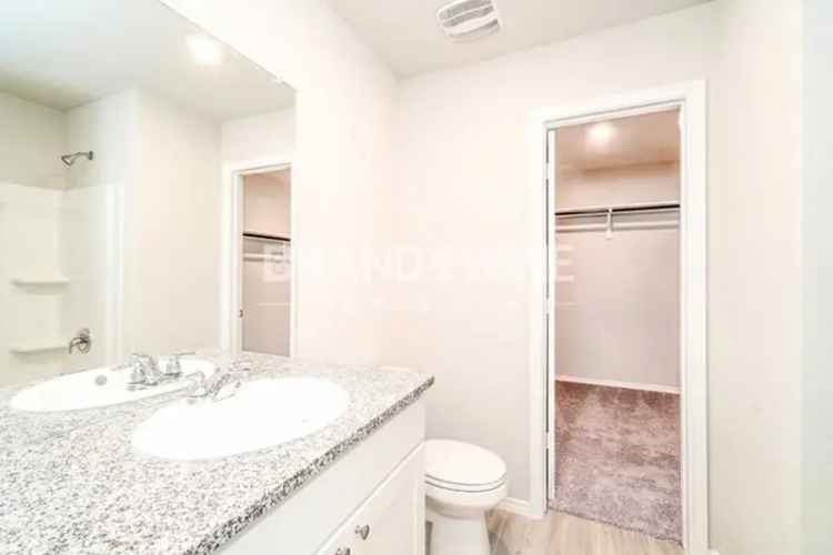 San Antonio 3-4 Bedroom Homes for Lease Granite Countertops Stainless Steel Appliances