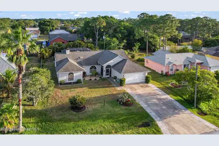 3-Bedroom 2-Bath House with Pool Spa and Fireplace No HOA