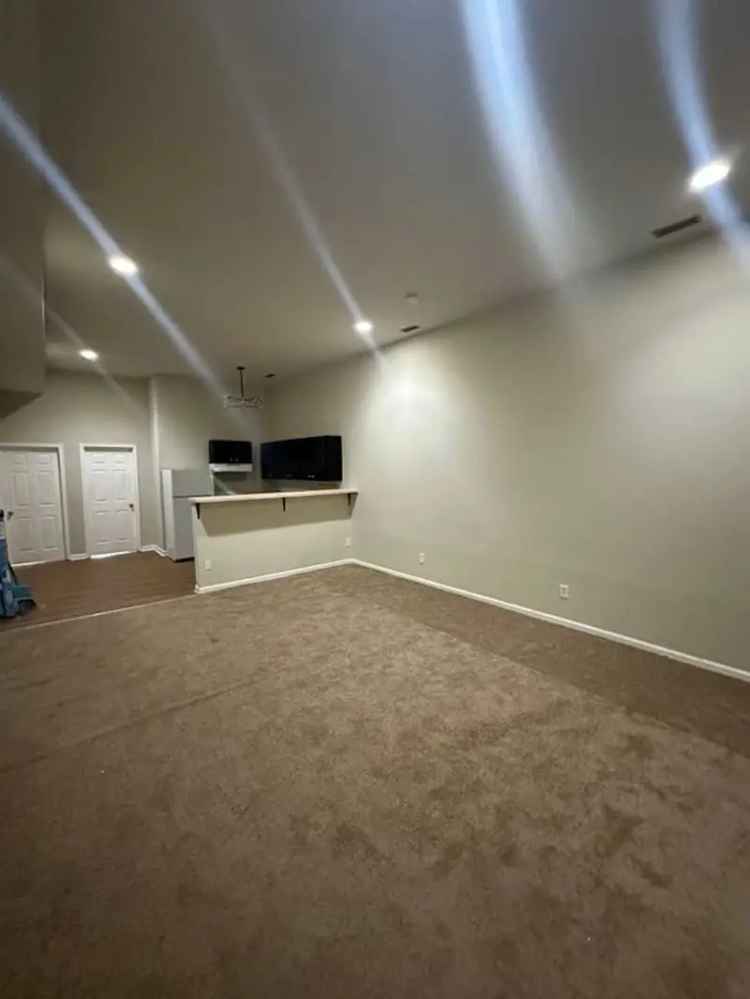 Cozy 2-Bedroom Basement Unit Pet-Friendly City Retreat