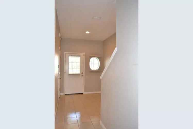 3 Bedroom Townhouse in Towns of Lakeside with Updated Amenities