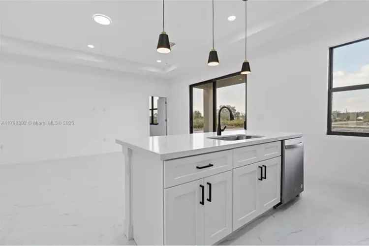 Modern 3 Bedroom Home with Den Lehigh Acres