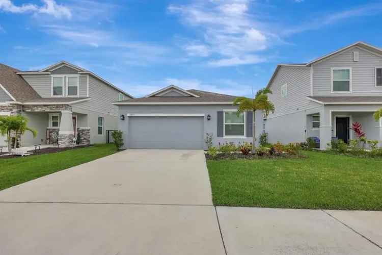 Crosstown Commons 4 Bed 2 Bath Home with Lake Views
