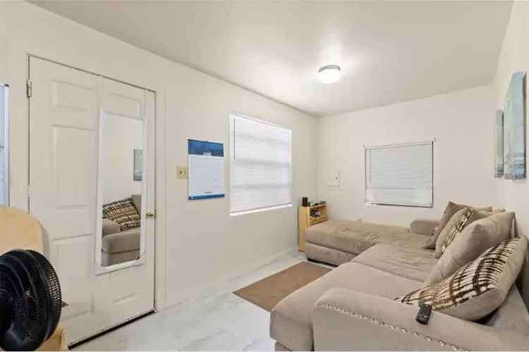 Cozy Cottage with Huge Yard in Pinellas County