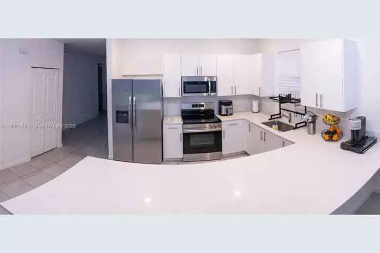 Spacious 4 3 Family Home 2023 Built with Upgrades Near Miami