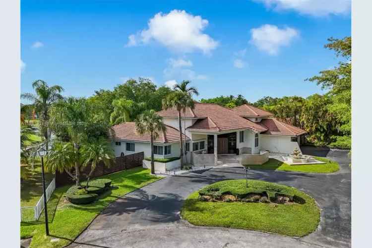 Elegant 6 Br 5.5 Bath Canal-Front Home in Galloway Glen