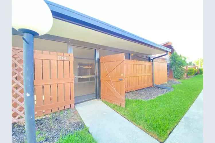Updated Foxmoor Lakes Villa - Resort Amenities - Move In Ready