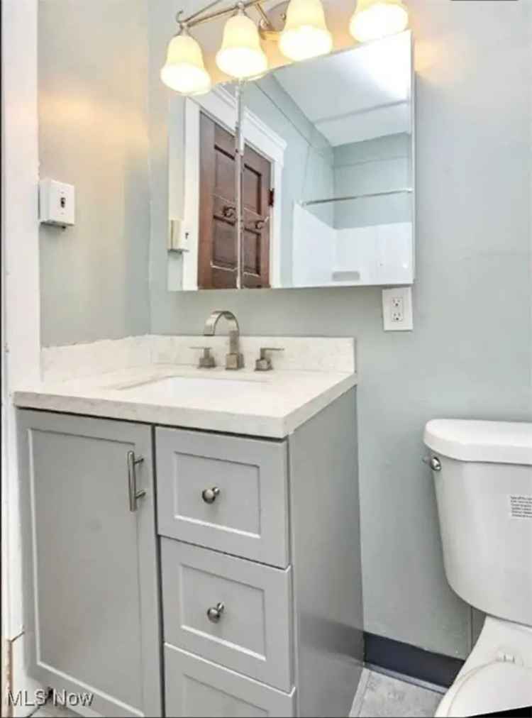 Updated 2-Bed, 1-Bath in Larchmere - Near Shaker Square