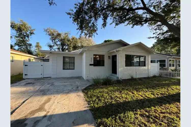 Newly Renovated 4-Bedroom Home in Bonita Bayou