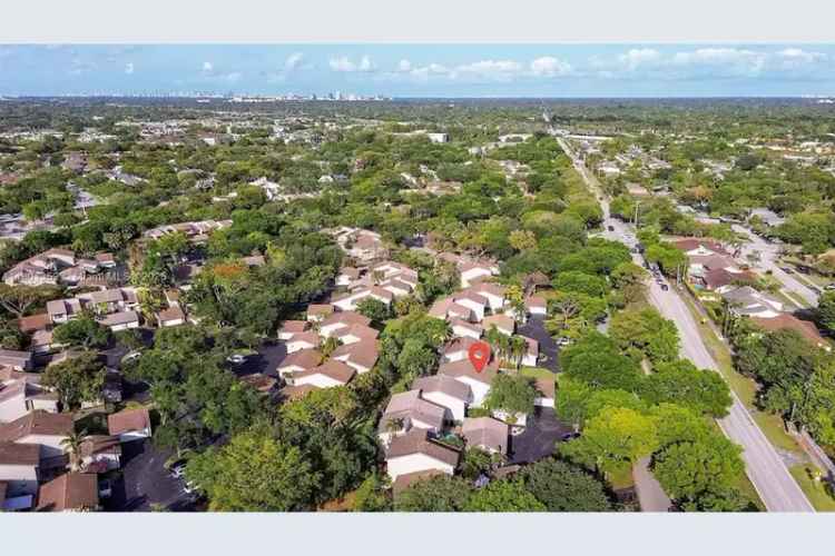 Spacious 4-Bed Townhouse in Sabal Chase with Updated Features