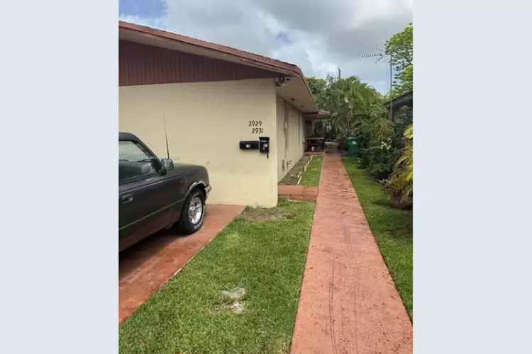 Spacious Duplex Investment Opportunity Near Schools and Shopping