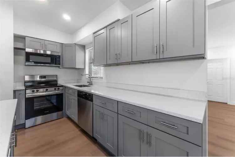 Luxury 3-Bed 2.5-Bath Home in St Pete - Large Corner Lot