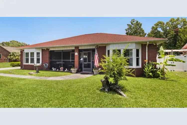 Spacious Brick Home with Guest Suite in Port St Joe