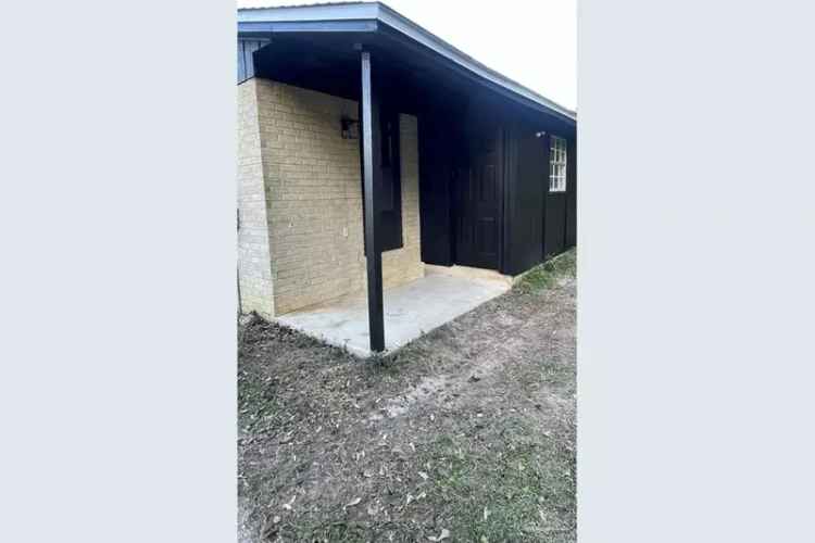 Remodeled 3 Bed 2 Bath Home in Pace Quiet Neighborhood