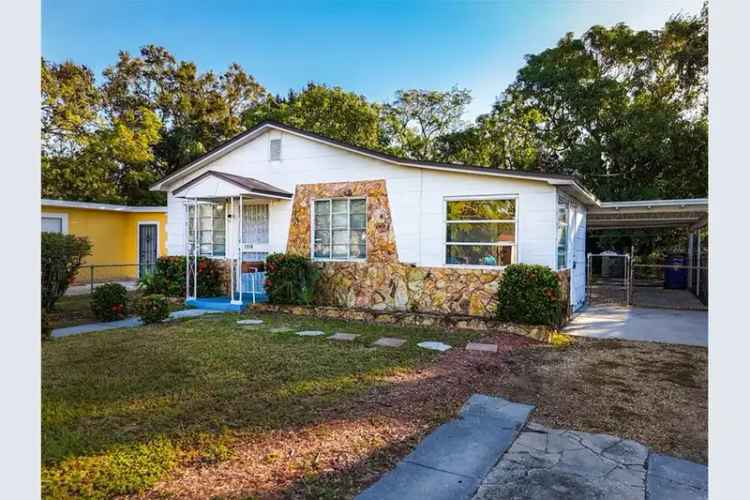 Charming 2 Bedroom 1 Bathroom Home in St Petersburg