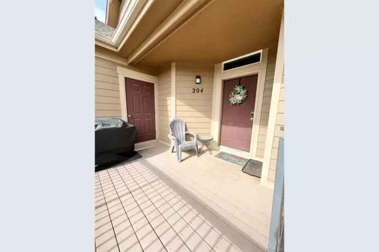 Charming Condo near Shops and Trails
