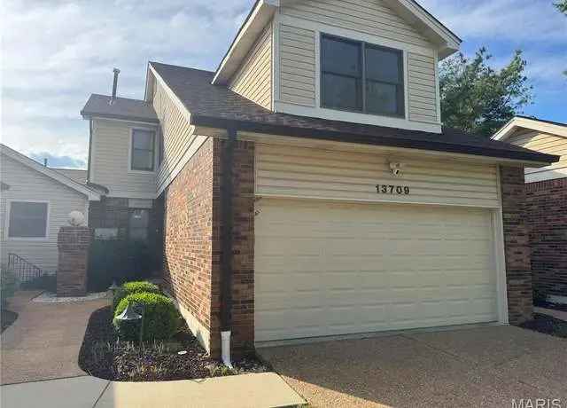 Mehlville School District Condo: Spacious, Modern Kitchen, Finished Basement