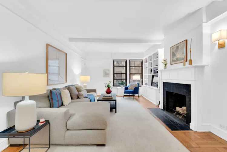 Luxury 3-Bedroom 3-Bath Residence with Two Fireplaces