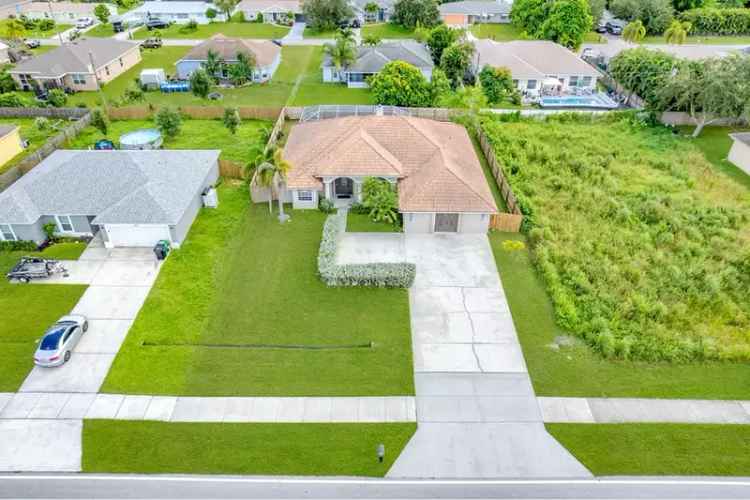 3-Bedroom Home with Pool and Bonus Room