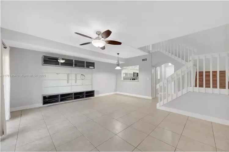 3 Bedroom Townhouse in Amaretto Community