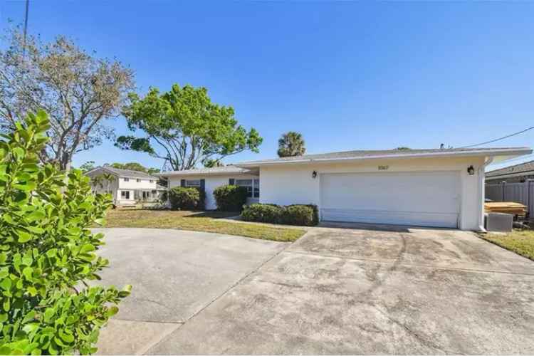 Waterfront Home in Lake Venice Shores 3 Bed 2 Bath