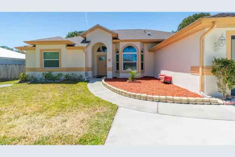 4 Bedroom 2 Bathroom CBS Pool Home with Solar Panels