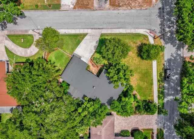 4-Bedroom Mid Century Modern Home in Audubon Park Gardens