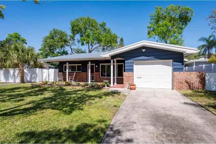 Updated St Pete Pink Streets Home - 2 Bed 2 Bath