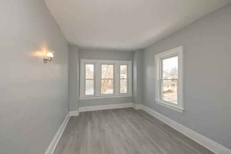 5-Bedroom Duplex in Glenville Updated Modern Kitchen New Windows