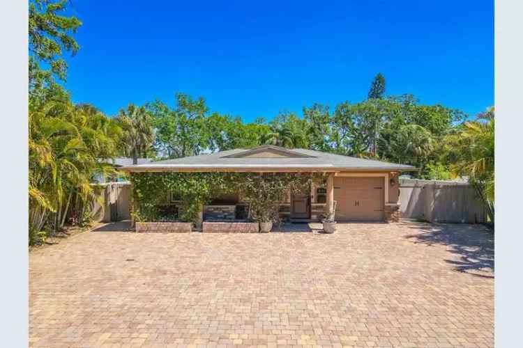 4-Bedroom 4-Bathroom Home with Bonus Room and Putting Green