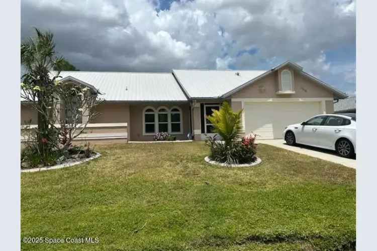Spacious 3-Bedroom Home with Screened Porch and No HOA