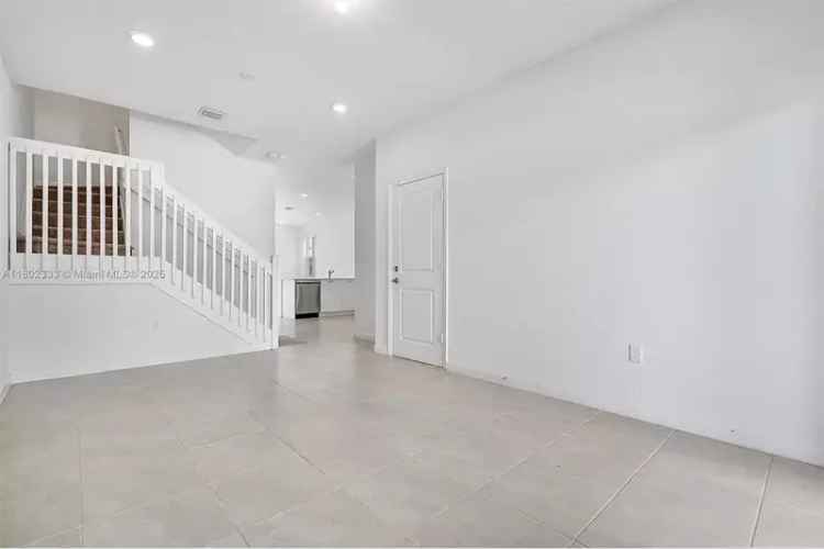 4 Bedroom 25 Bath Townhouse in Westview with Resort Amenities