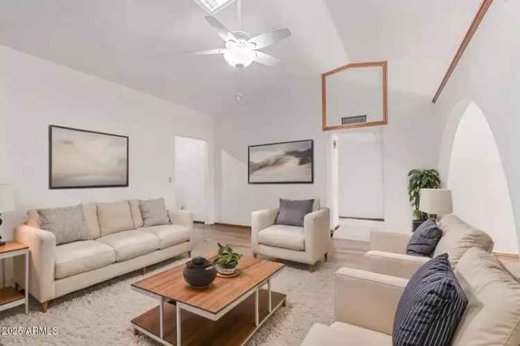 Phoenix Pool Home Big Yard Sparkling Diving Pool RV Parking