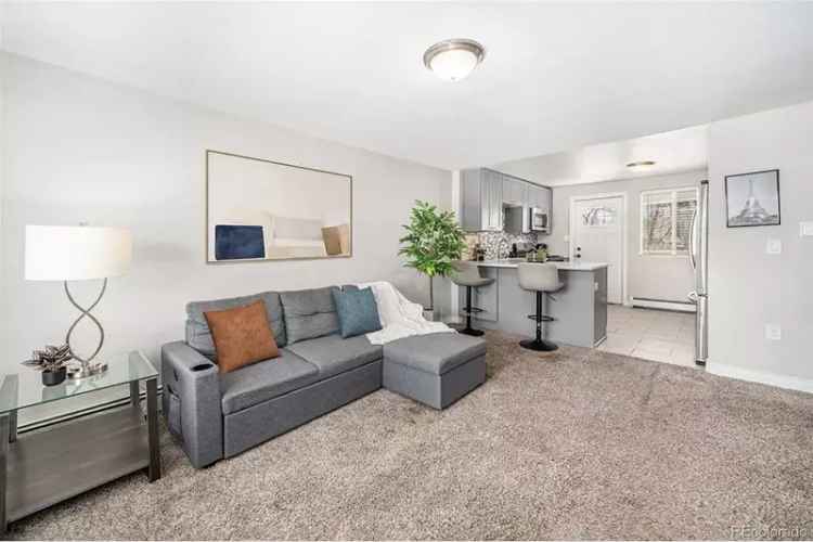 Updated 2-Bed Townhouse with Fenced Backyard No HOA Near Downtown