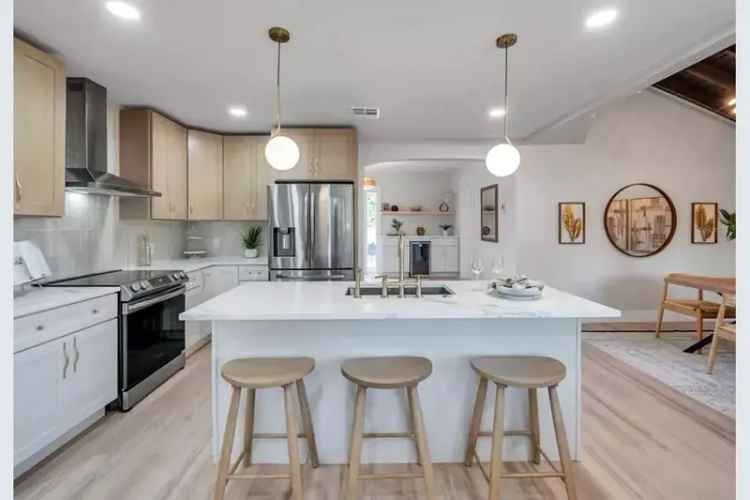 Updated 3 Bed 2 Bath Home in Coffee Pot Large Lot