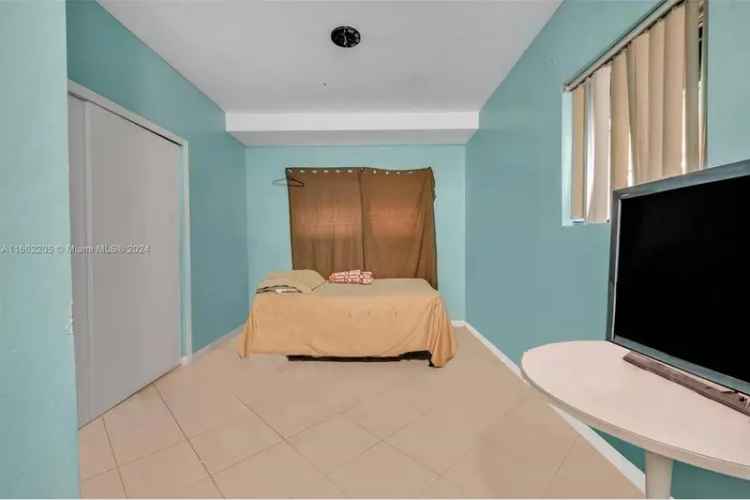 Spacious Home with Screened Patio and Big Backyard